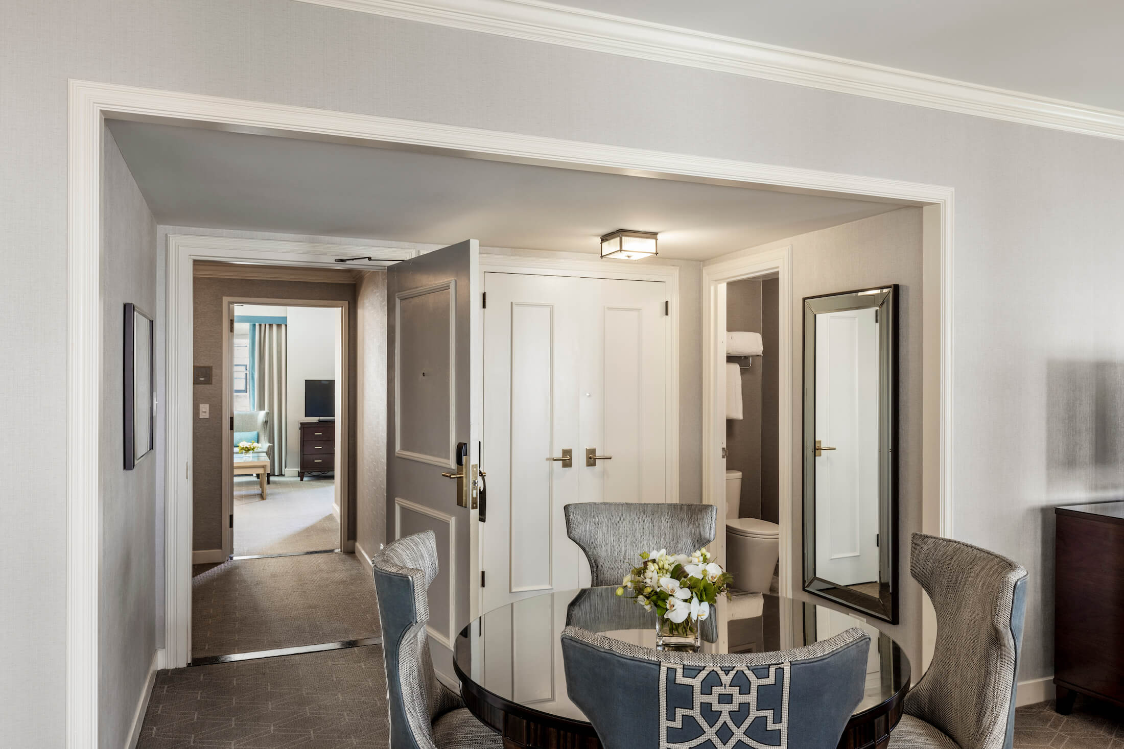 Grand One Bedroom Suite 1 King 7