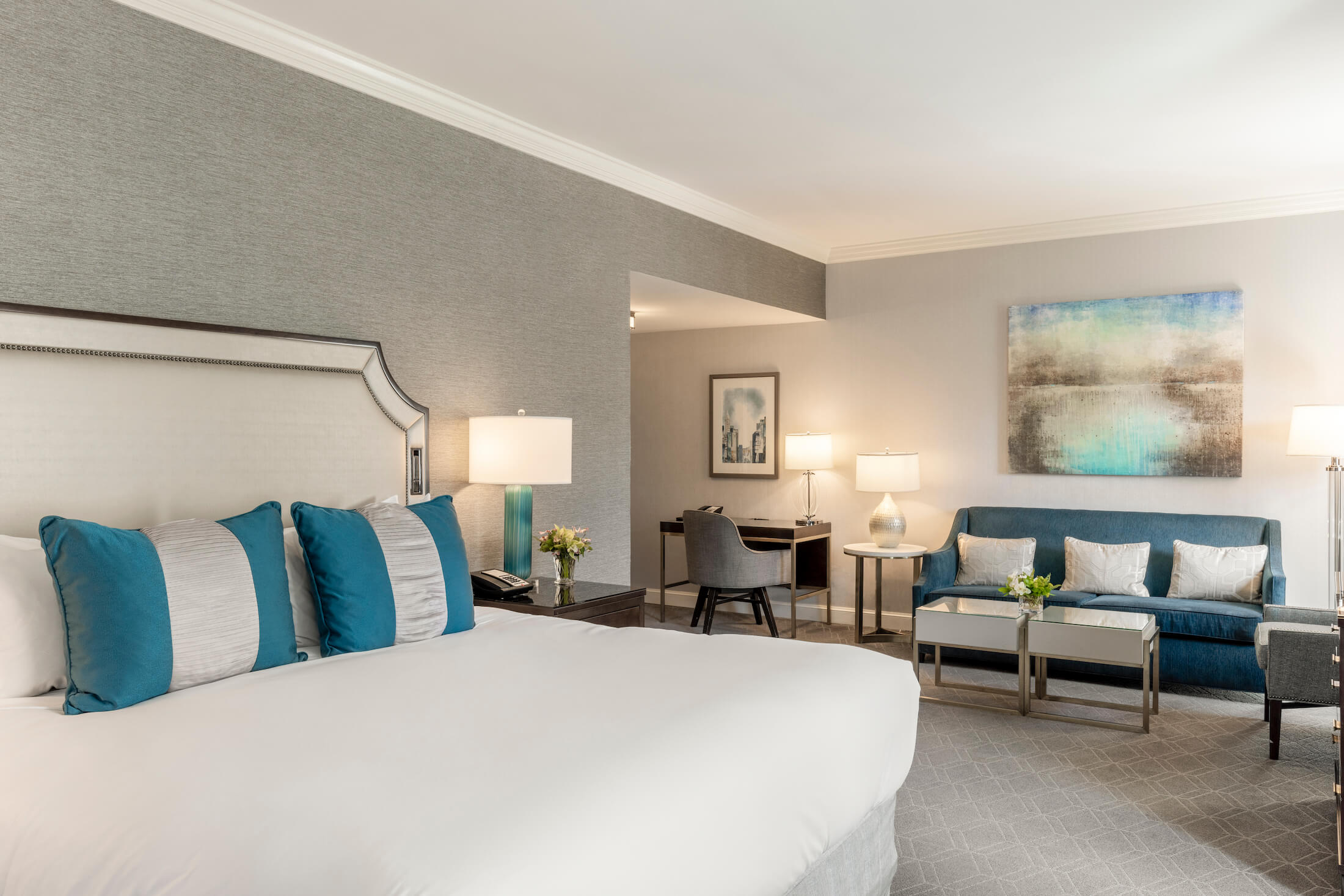 Grand One Bedroom Suite 1 King 8