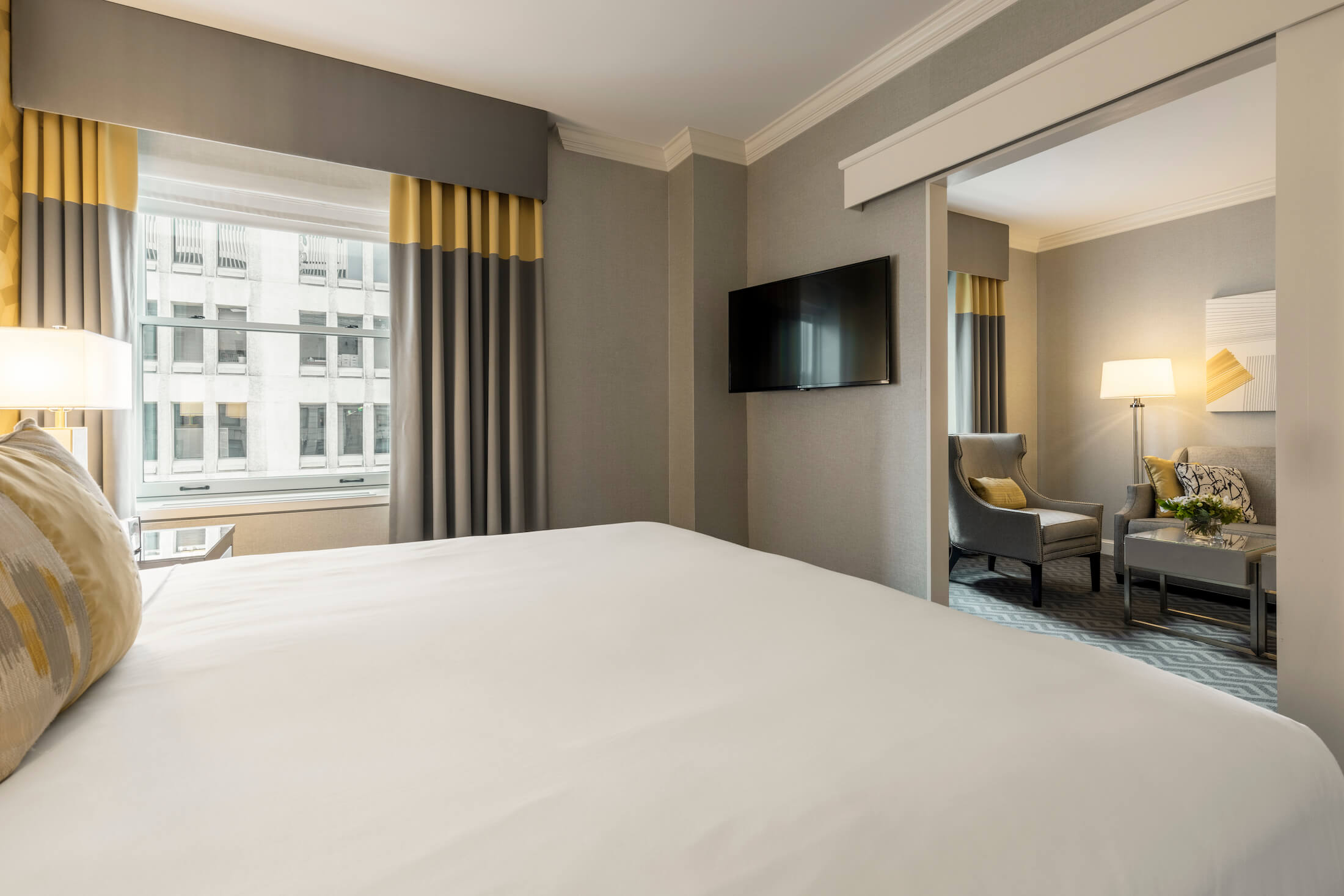 Signature View Junior Suite 1 King 3
